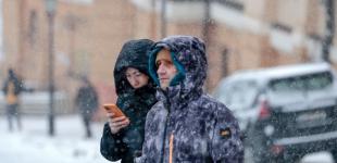 Школи й офіси переведуть на дистанційку через негоду: Кабмін дав доручення