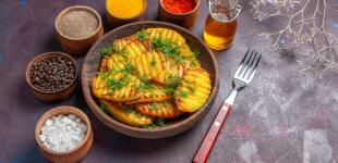 Що треба зробити під час смаження картоплі, щоб вона не прилипала до сковорідки: дієвий лайфгак