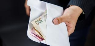 Українці назвали місце, де найчастіше вимагають хабарі