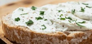 Намащення на хліб, що переплюне червону ікру: на Новий рік готуємо — і тарілка зникає за 5 хвилин