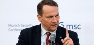 Сікорський відповів, що може чекати на літак Путіна над Польщею
