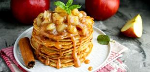 Яблучні панкейки: рецепт сніданку, який сподобається кожному членові сім’ї