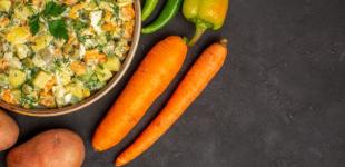 Відварені овочі будуть смачніше: який інгредієнт додавали в каструлі наші бабусі