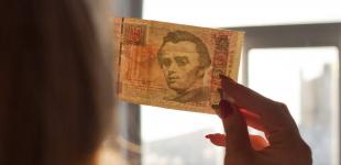 Валютний обман у «Головній темі»: як відрізнити фальшиві купюри одразу в обміннику?