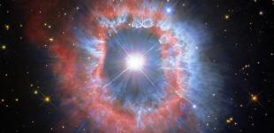 «Хаббл» запечатлел эффектную гигантскую звезду в созвездии Киля