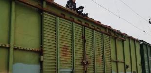 Опасное селфи: в Кропивницком парень залез на крышу поезда и получил удар током