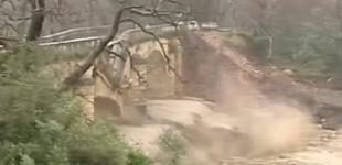 На Крите в прямом эфире обрушился старый мост