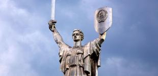 Снимать герб СССР с Родины-матери очень дорого - глава Института Нацпамяти