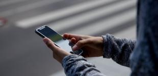 В Литве запретили пользоваться мобильными на переходах