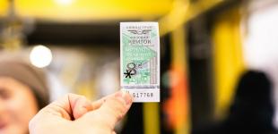 Самая красивая кондуктор Киева: 18-летняя девушка работает в троллейбусе №47