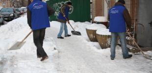 Киевляне начали зарабатывать на уборке снега на заказ