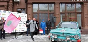 Із Запоріжжя виїхало ретро-авто на змагання у Монте-Карло