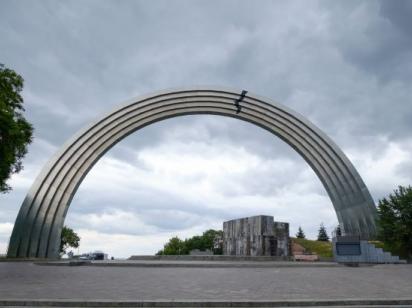 У Києві поставили крапку щодо демонтажу арки "Дружби народів"