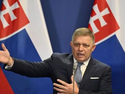 Фіцо рветься до Путіна на парад 9 травня, але напоровся на Польщу: переліт "блокують"