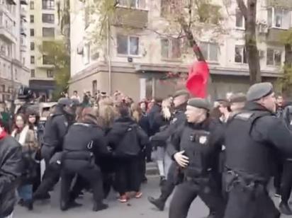 У Москві скандували "Геть царя": поліція затримала десятки учасників мітингу комуністів
