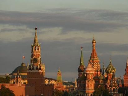 РФ у вогні та вибухах: у Москві паніка через атаку дронів, а в Башкирії здіймається дим над важливим заводом 