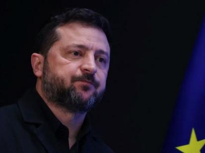Зеленський відповів, чи припинили ЗСУ бити по російських НПЗ після тиску США