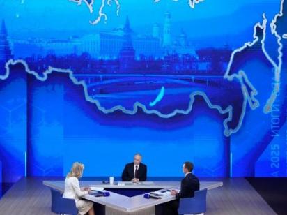 Як декорації на "прямій лінії" Путіна викрили плани РФ щодо України: Sky News проаналізував