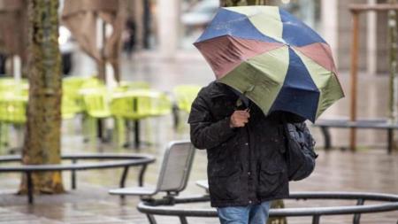 Придется доставать куртки: в Украину идет похолодание с дождями и грозами