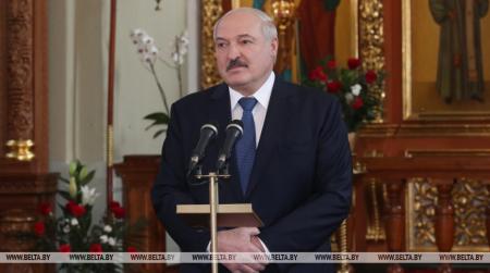 Лукашенко в церкви на Пасху: Мы эти вирусы переживаем каждый год 