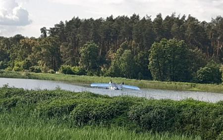 В Киевской области в озеро упал легкомоторный самолет АН 2