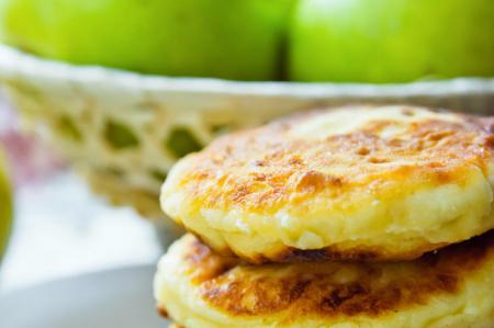 Рецепт смачних яблучних сирників