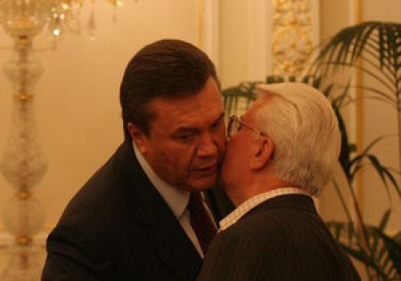Кравчук похвалил Януковича за твердость