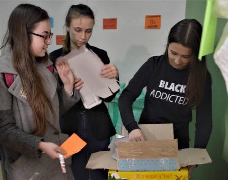 В Виннице студенты зарабатывают на сортировке мусора