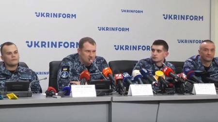Россия приостановила следствие против украинских моряков