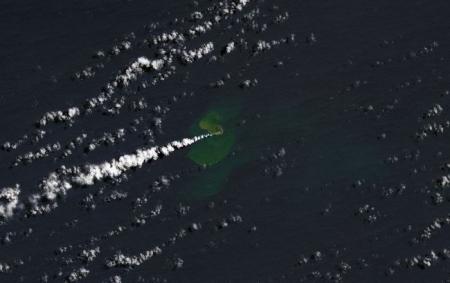 У Тихому океані утворився острів, який швидко збільшується: NASA показало фотографію