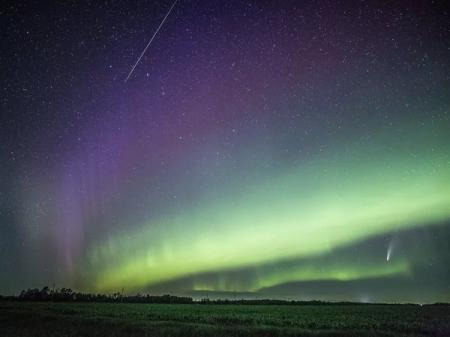 Жительница Канады случайно засняла сразу четыре астрономических явления