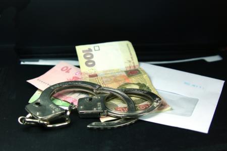 Милиционер погорел на взятке в 10 тыс. грн