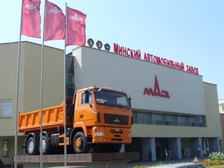 Білоруські виробники вантажівок МАЗ та БелАЗ вигадали, як обійти українські санкції