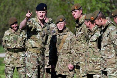 Британия разместит в Эстонии готовый к бою батальон с бронетехникой