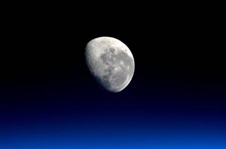 Астрономы заметили падение двух метеороидов на Луну за сутки