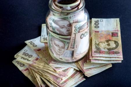 Украинцы начали класть на депозиты больше денег: в чем причина