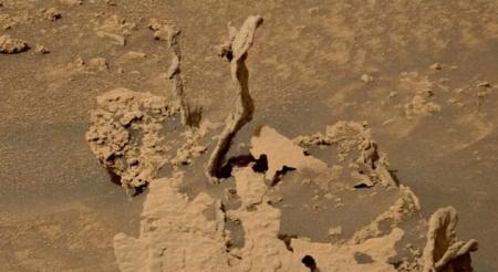 Марсохід Curiosity виявив дивні «стовпи» на Червоній планеті