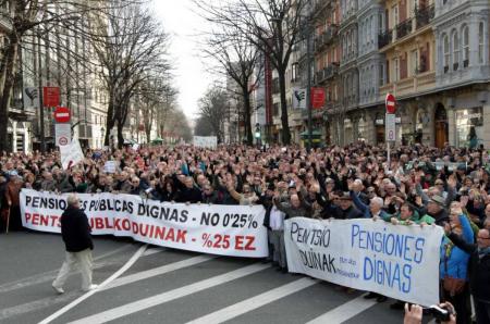 В Испании тысячи пенсионеров заблокировали парламент