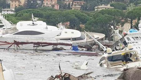 В Италии непогода повредила десятки роскошных яхт