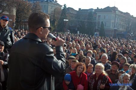 Более пяти тысяч жителей Тернополя вышли на улицы из-за повышения стоимости проезда