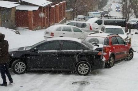 Снегопад в Киеве: за день произошло более 100 ДТП