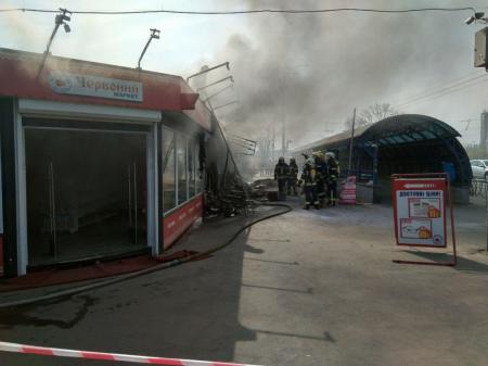 В Киеве на Березняках горели торговые киоски