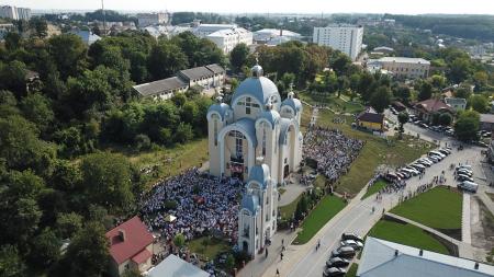 Епифаний провел богослужение в Винниках Львовской области