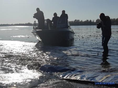 В реку Днепр выпустили 5 тонн белого амура, карпа и белого толстолобика