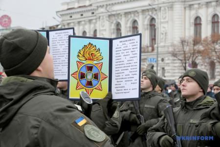 В Харькове приняли присягу молодые нацгвардейцы