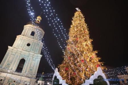 Новый год на Софийской площади Киева встретили более 100 тысяч человек