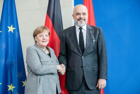 Германия хочет видеть Албанию членом ЕС - Меркель