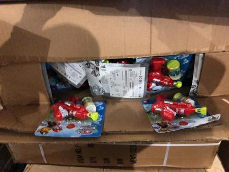 Зеленский предлагает передать детдомам 23 тонны игрушек, “застрявших” в порту