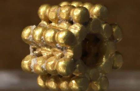 В Иерусалиме девятилетний мальчик нашел золотое украшение, которому 3000 лет