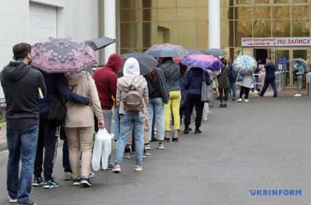 На выходных в Украине заработали 10 центров вакцинации